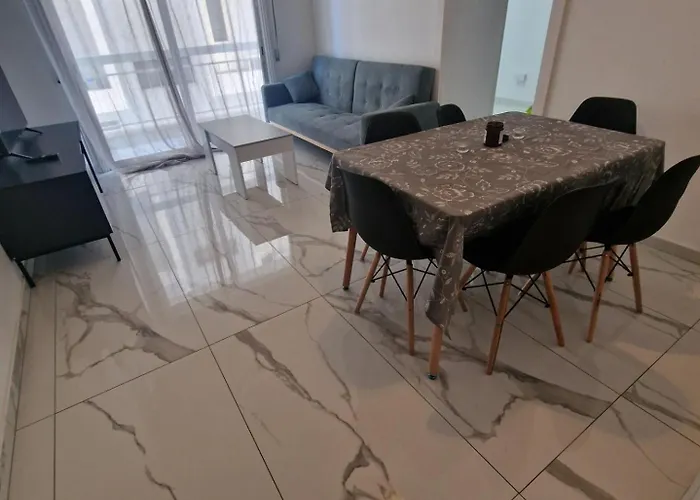 Cozy 1 Bedroom City-center F *